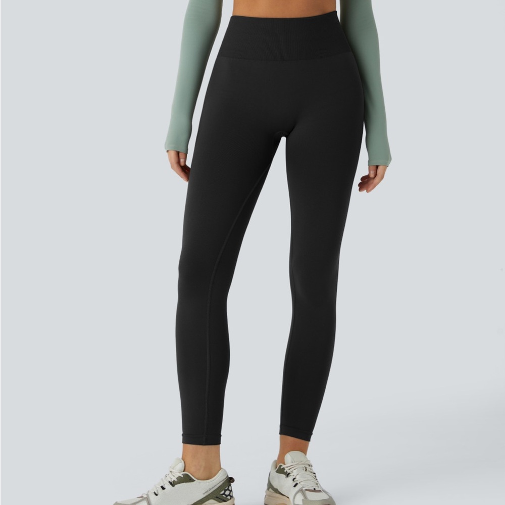 Halara Black seamless flow mid rise tummy control butt lifting yoga leggings